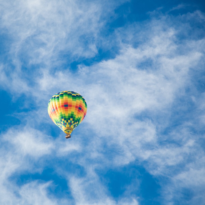 Heißluftballon am Himmel